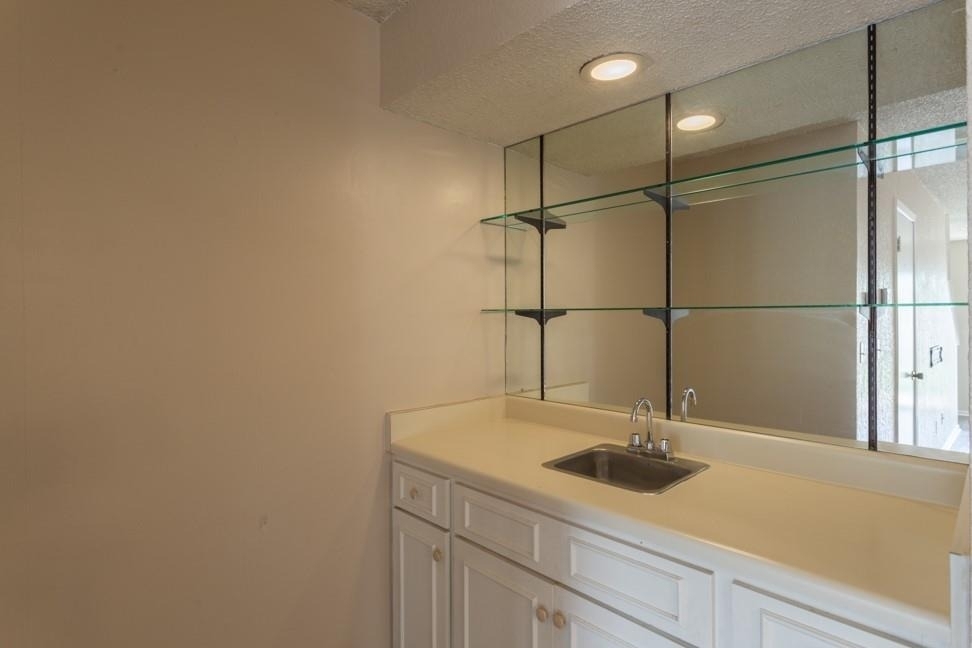 1602 Mill St - Photo 10