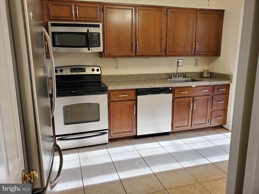 15322 Manor Village Lane - Photo 2