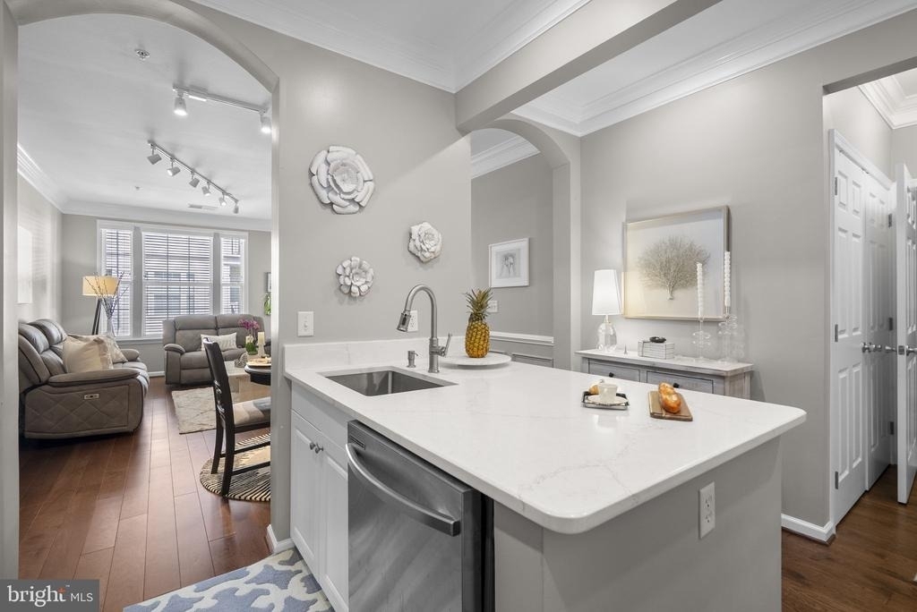 27 Booth Street - Photo 13