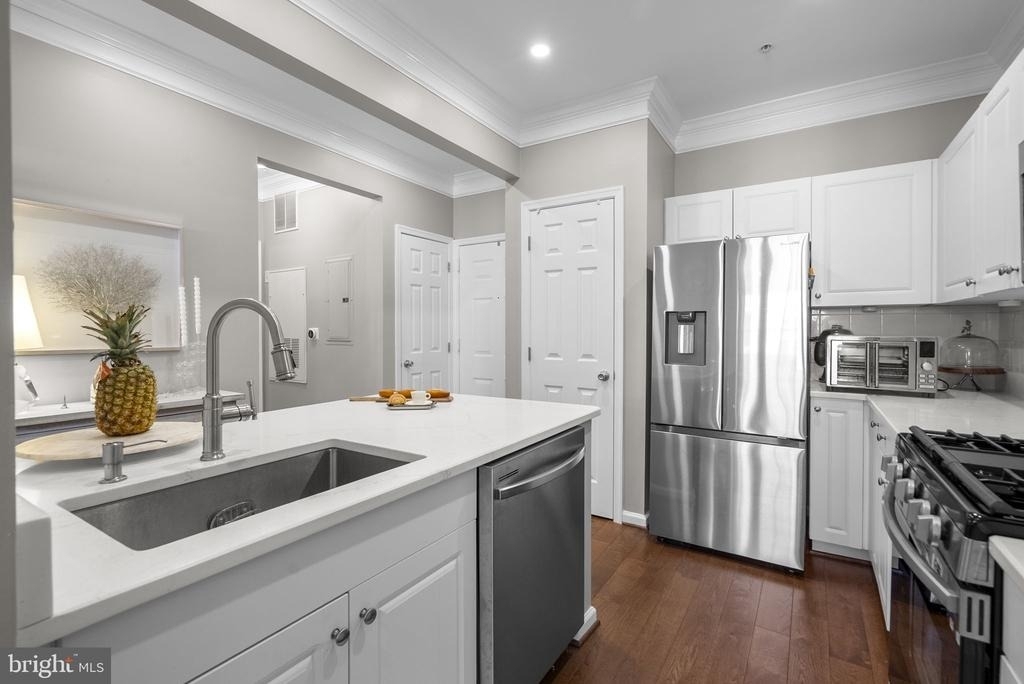 27 Booth Street - Photo 12