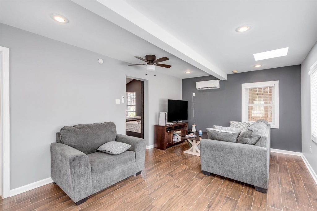 815 E 31st St - Photo 5