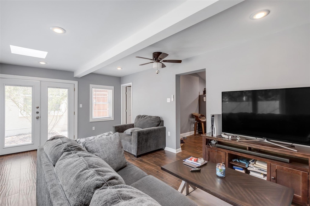 815 E 31st St - Photo 6