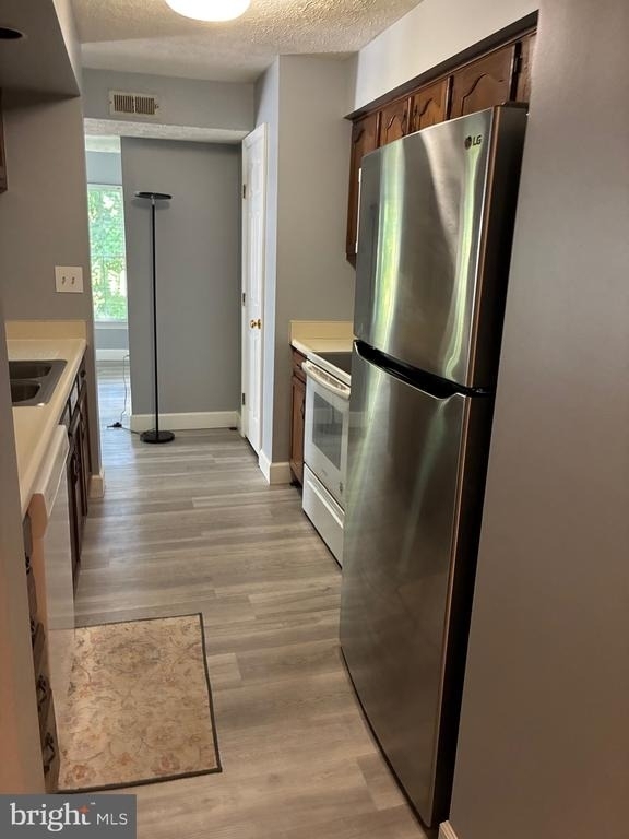 903 Woodbridge Court - Photo 3