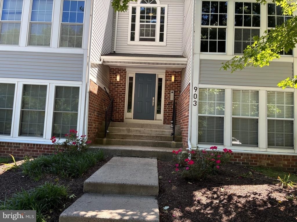 903 Woodbridge Court - Photo 0
