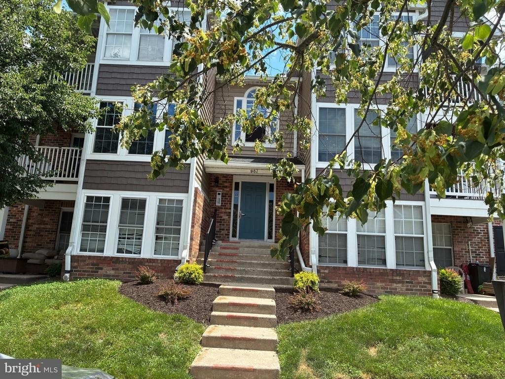 901 Cedar Crest Court - Photo 0