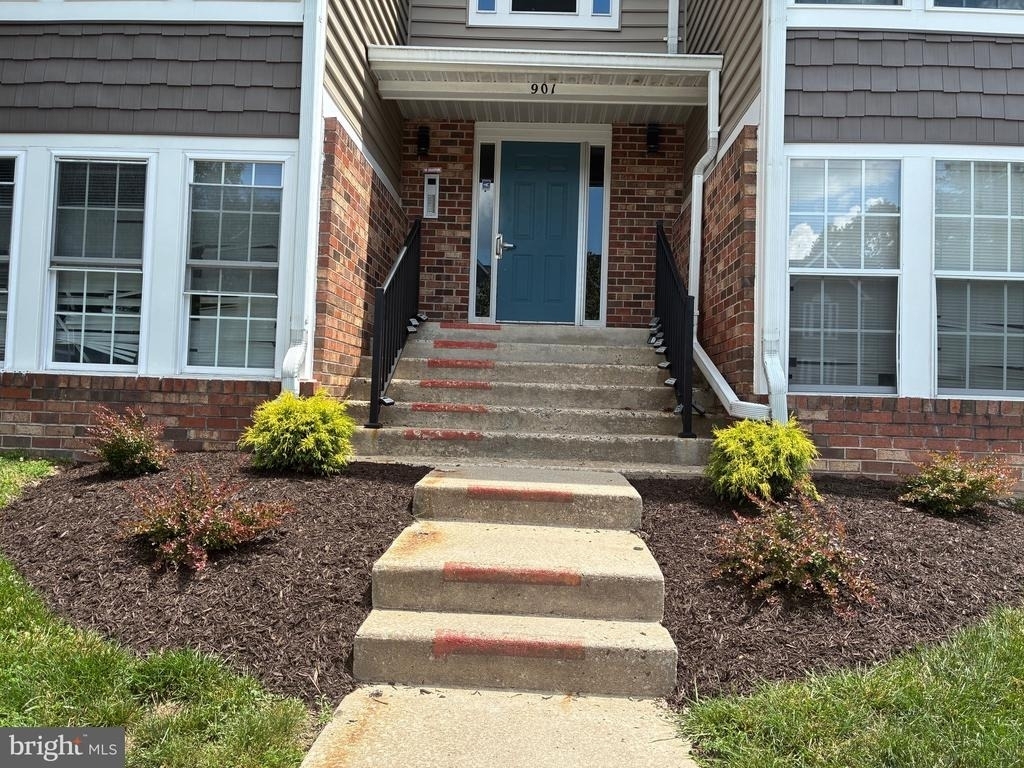 901 Cedar Crest Court - Photo 1