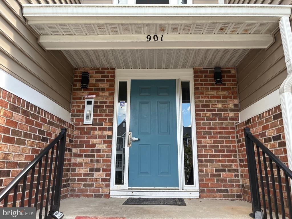 901 Cedar Crest Court - Photo 2