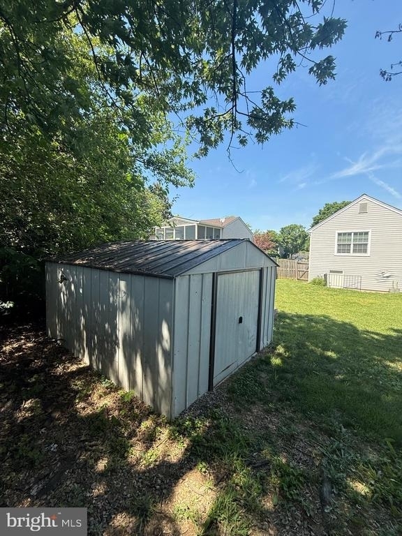 805 London Court - Photo 34