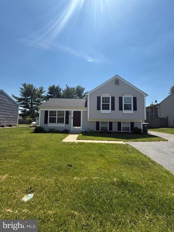 805 London Court - Photo 0