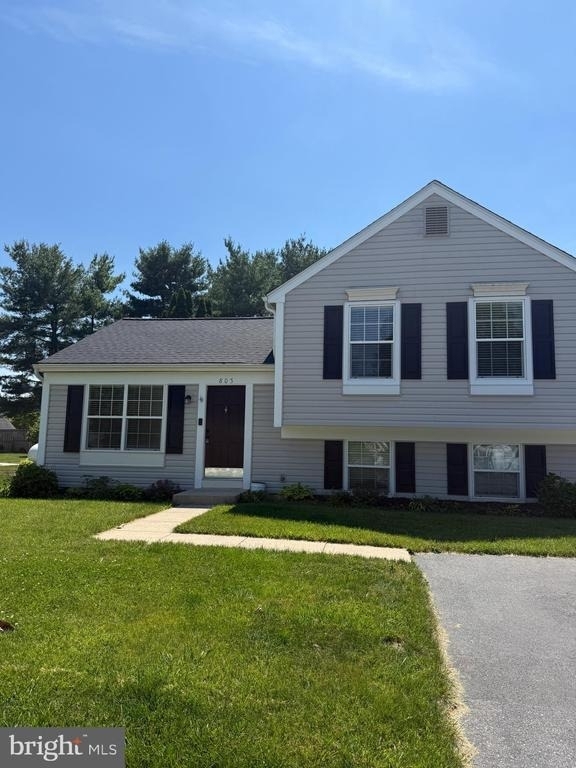 805 London Court - Photo 1