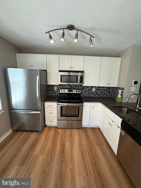 805 London Court - Photo 13