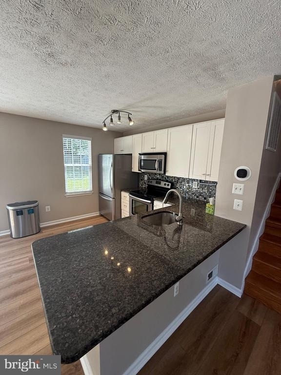 805 London Court - Photo 12