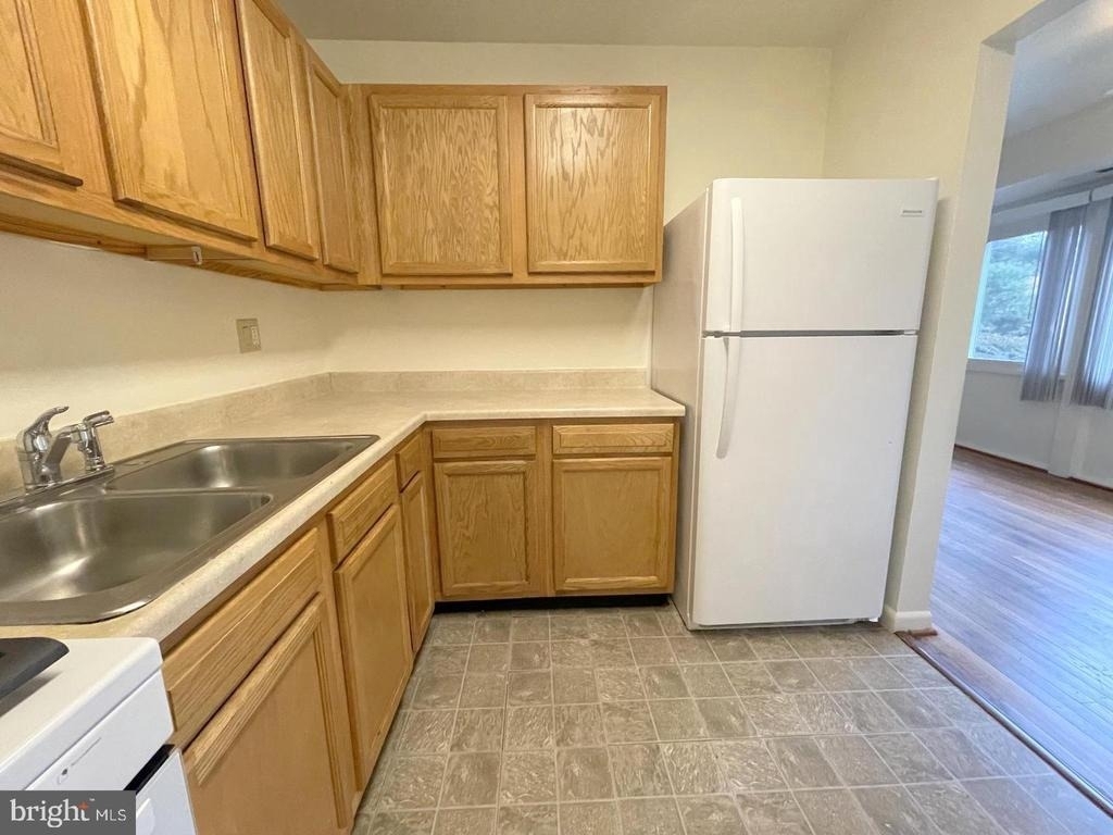 1022 Taney Avenue - Photo 6