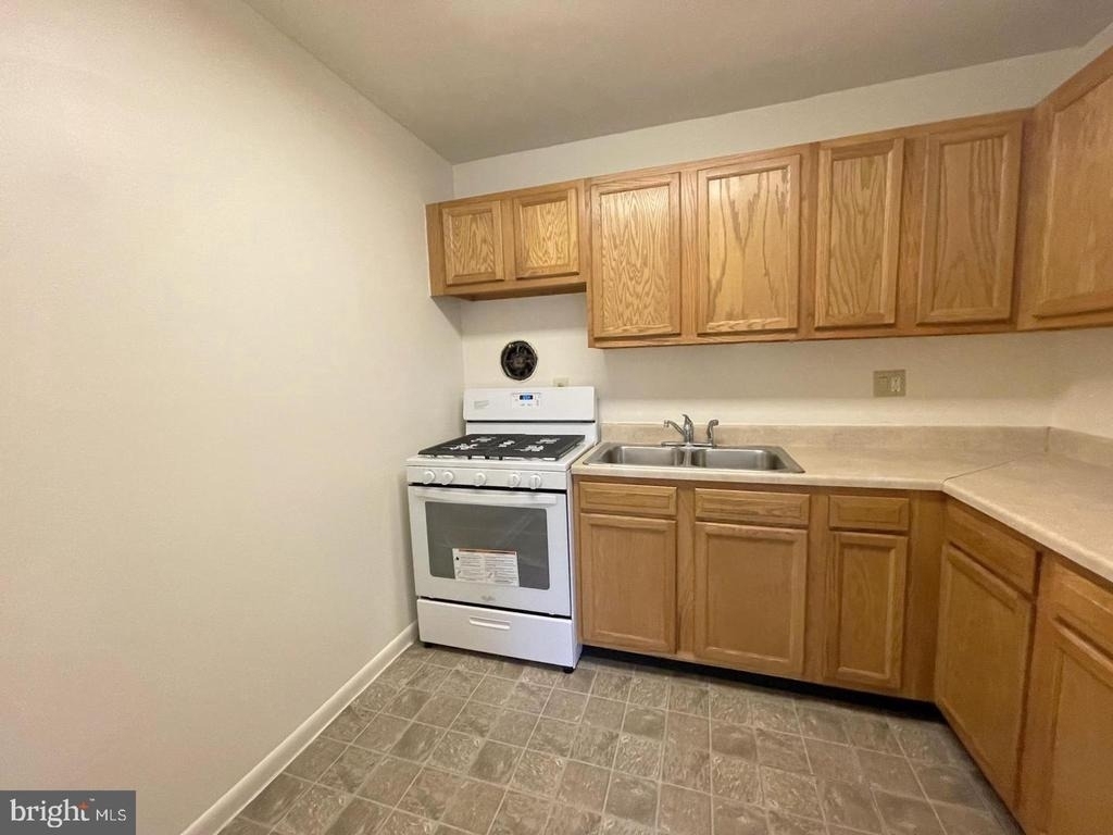 1022 Taney Avenue - Photo 7