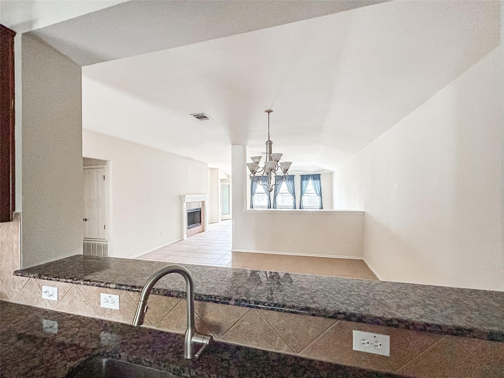 7810 Squirrel Hollow Dr - Photo 13