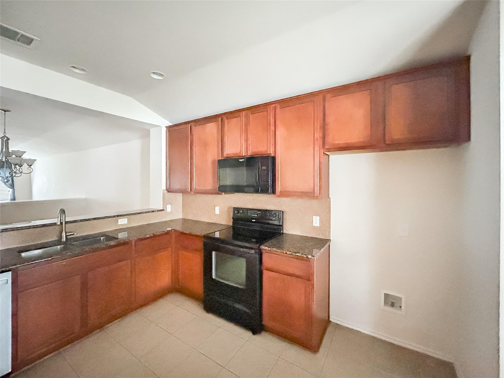 7810 Squirrel Hollow Dr - Photo 9