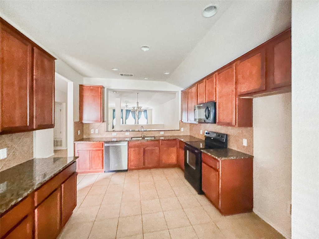 7810 Squirrel Hollow Dr - Photo 8