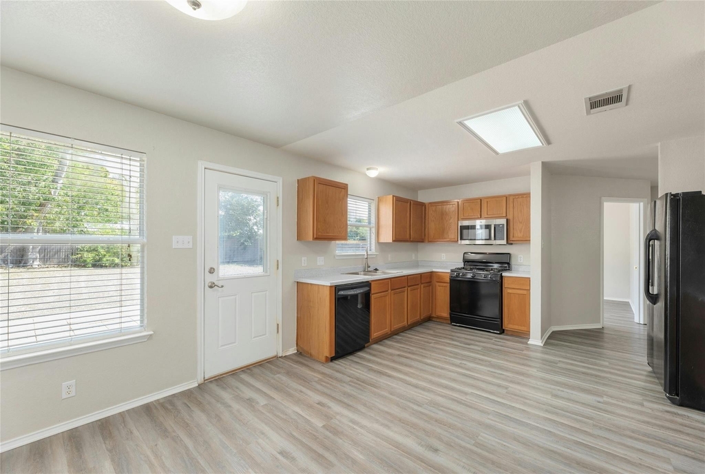 113 Matthew Dr - Photo 9