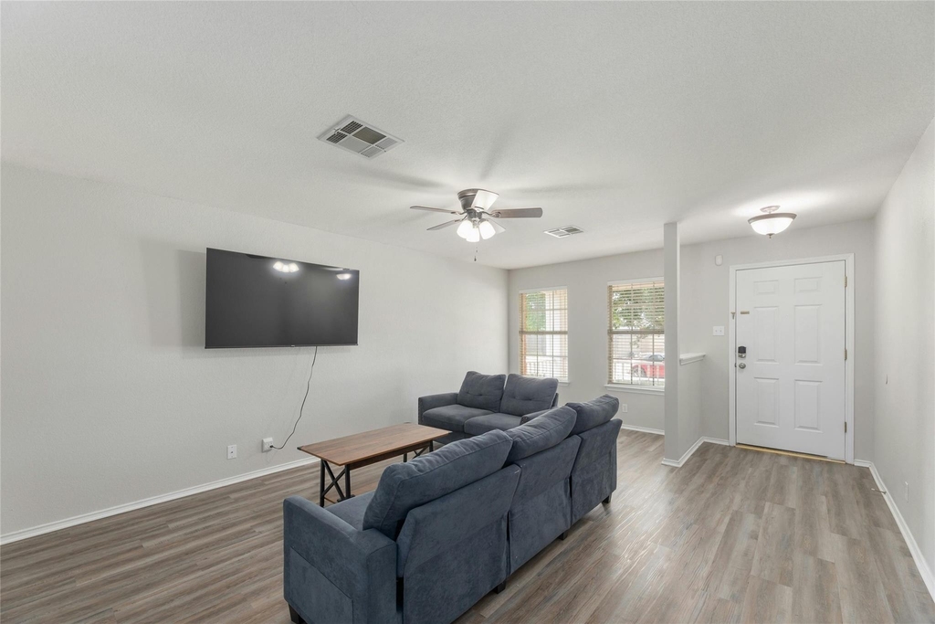 113 Matthew Dr - Photo 4