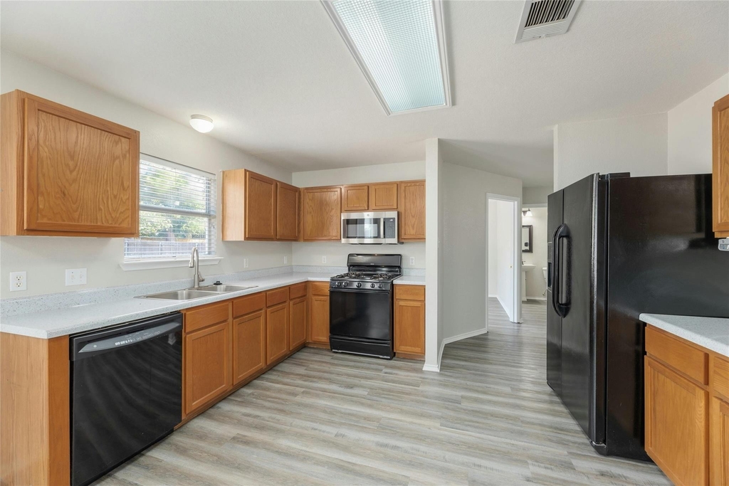 113 Matthew Dr - Photo 12