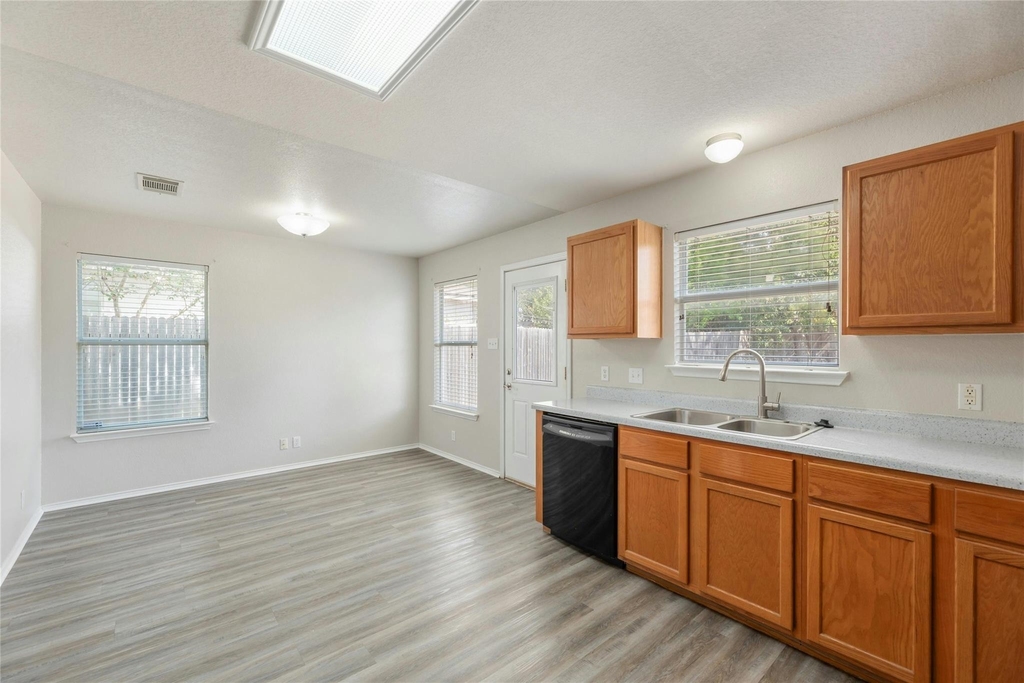 113 Matthew Dr - Photo 8