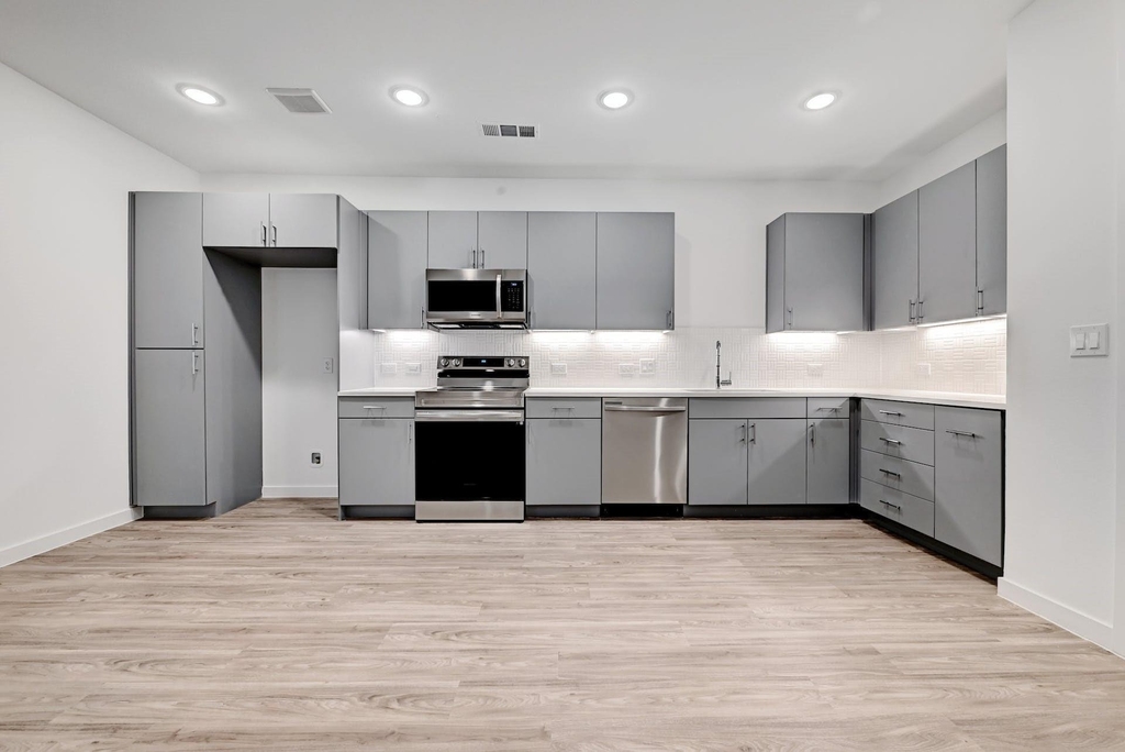 4801 Springdale Rd - Photo 9