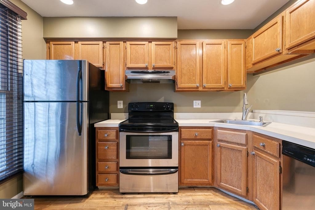 2816 Elliott Street - Photo 0