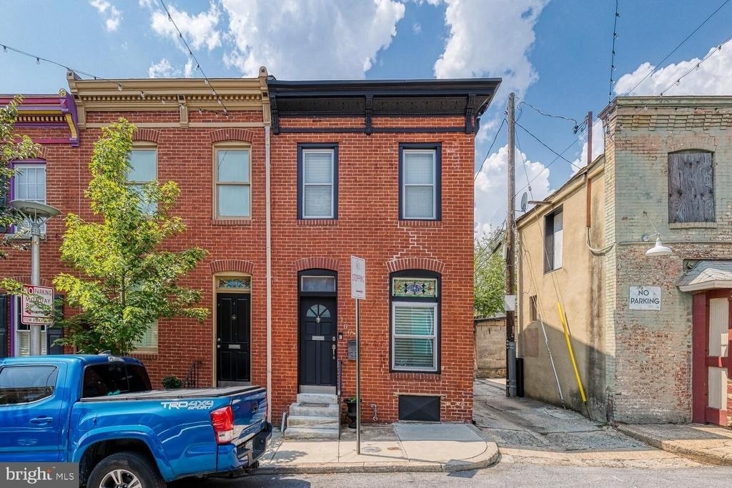 106 S Castle Street - Photo 1