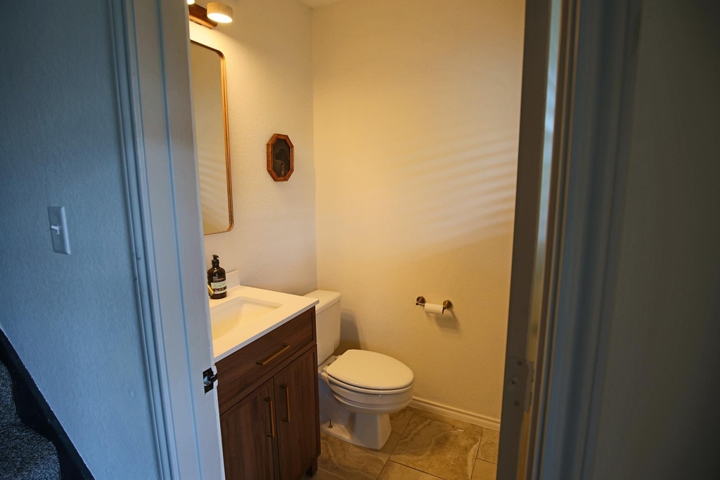 708 Cowal Dr S - Photo 17