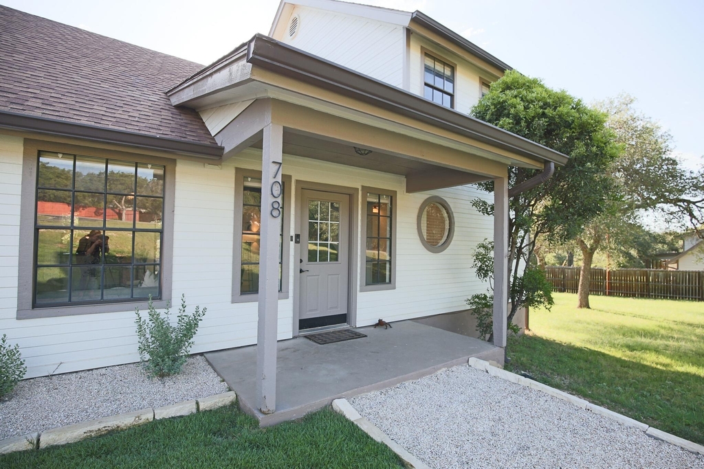 708 Cowal Dr S - Photo 0