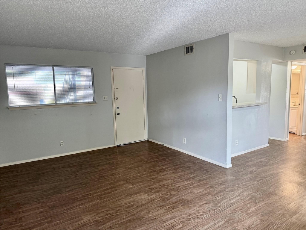 8909 Parkfield Dr - Photo 4