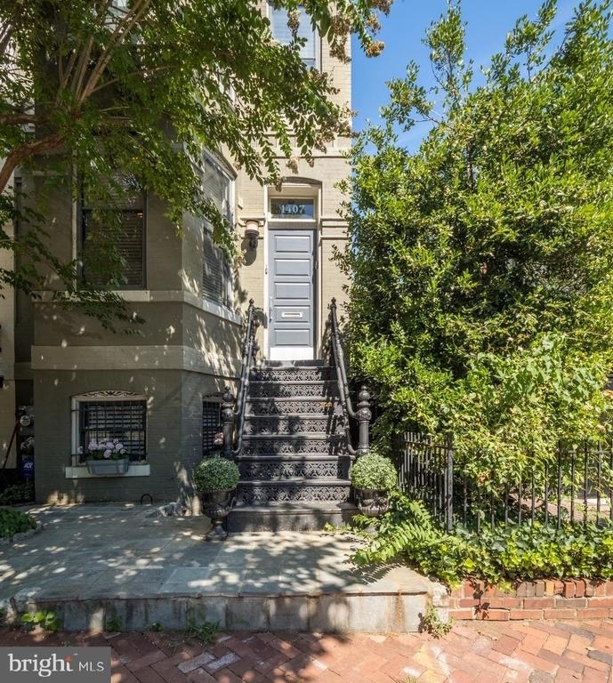 1407 33rd Street Nw - Photo 1