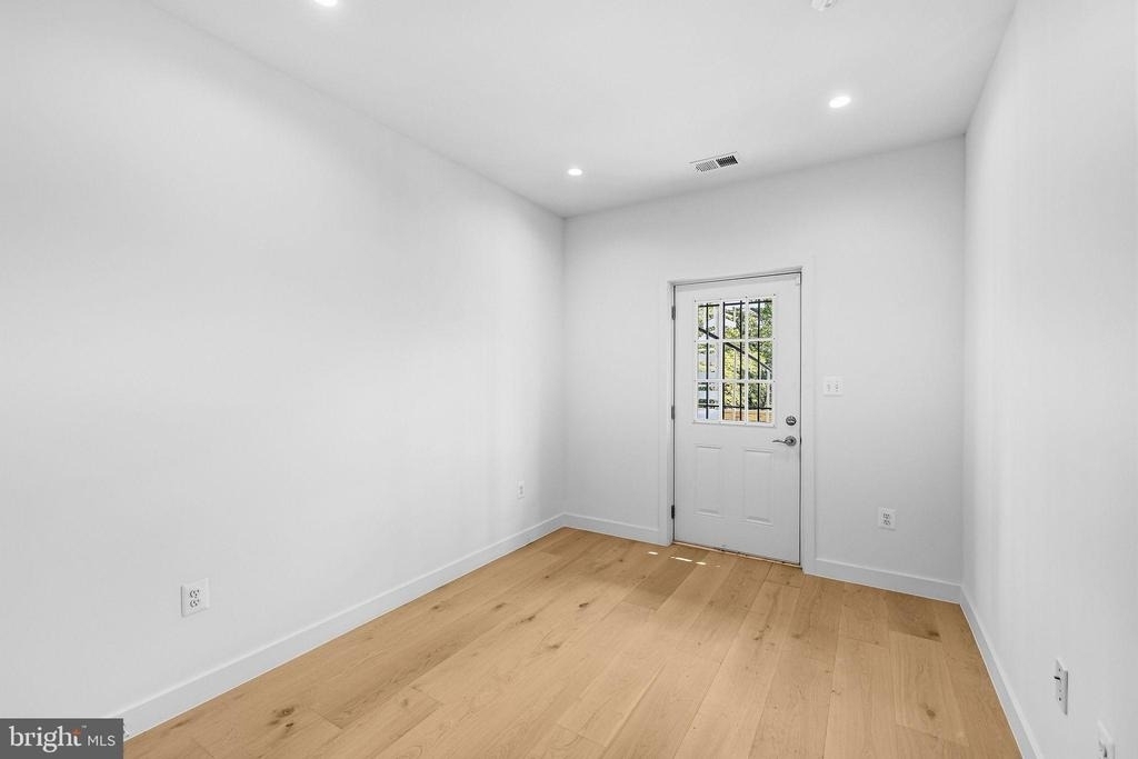2530 B Elvans Road Se - Photo 22