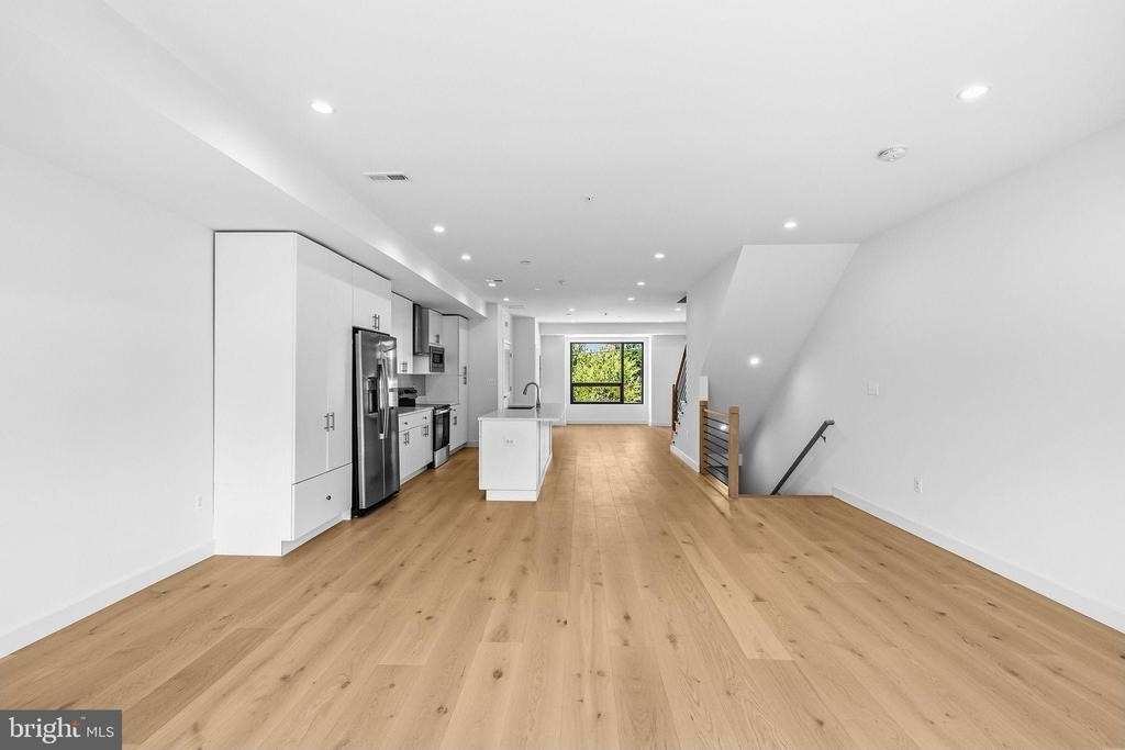 2530 B Elvans Road Se - Photo 4