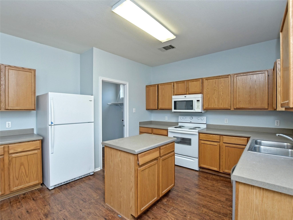 303 Banner Ave - Photo 9