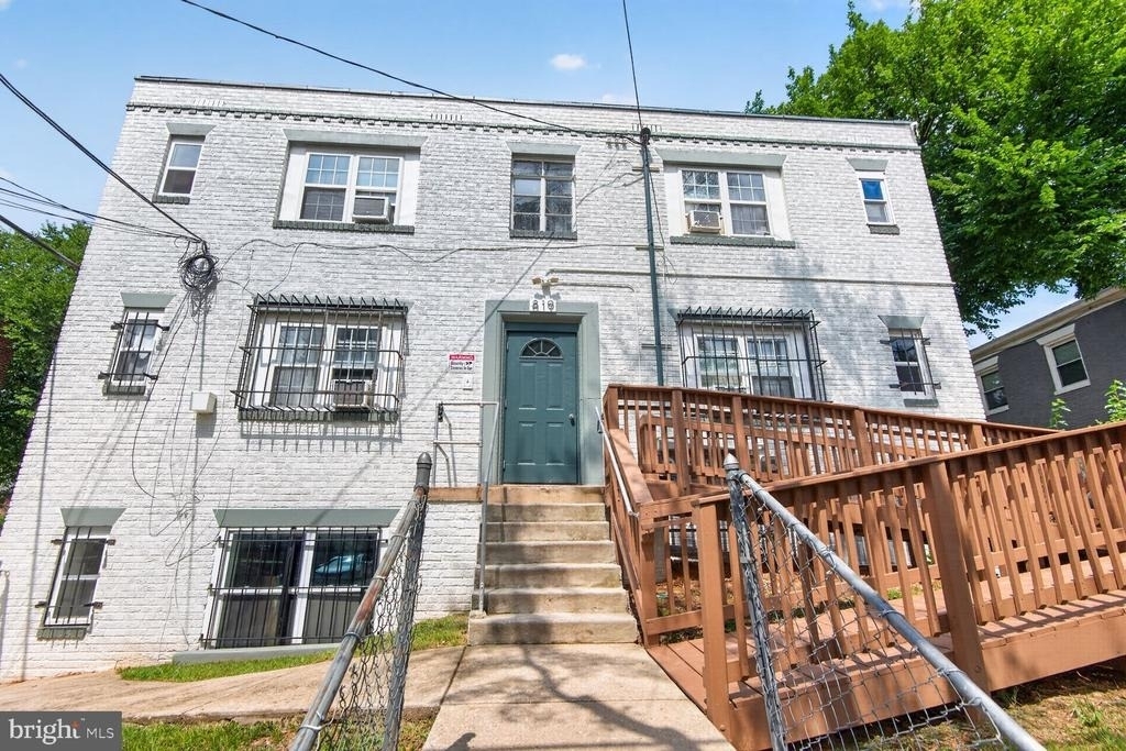 819 51st Street Se - Photo 0