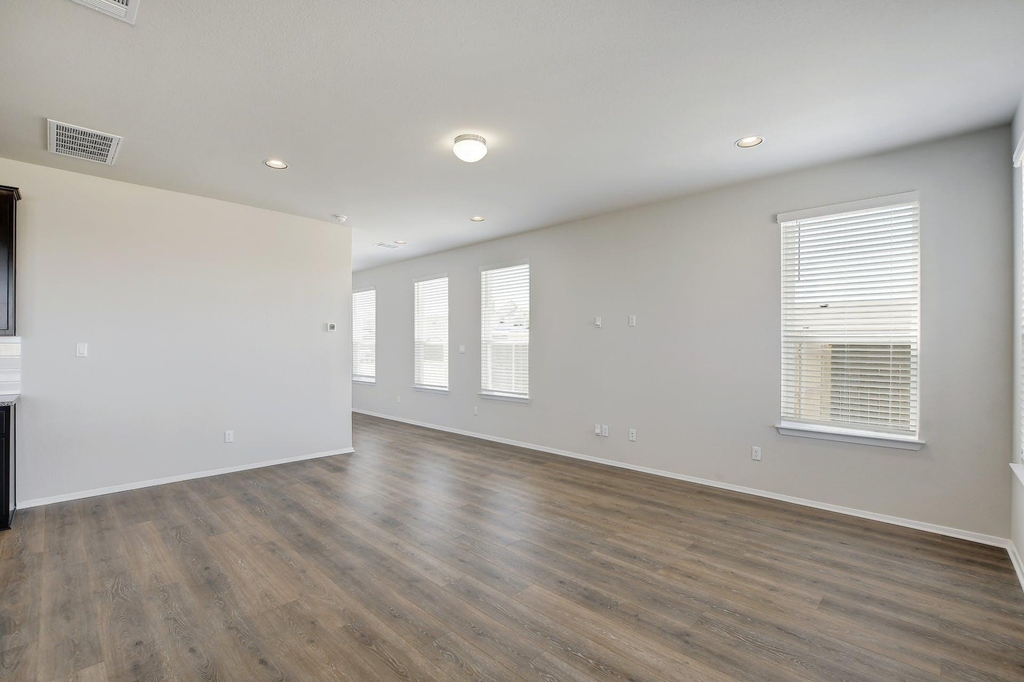 293 Tempest Trl - Photo 6