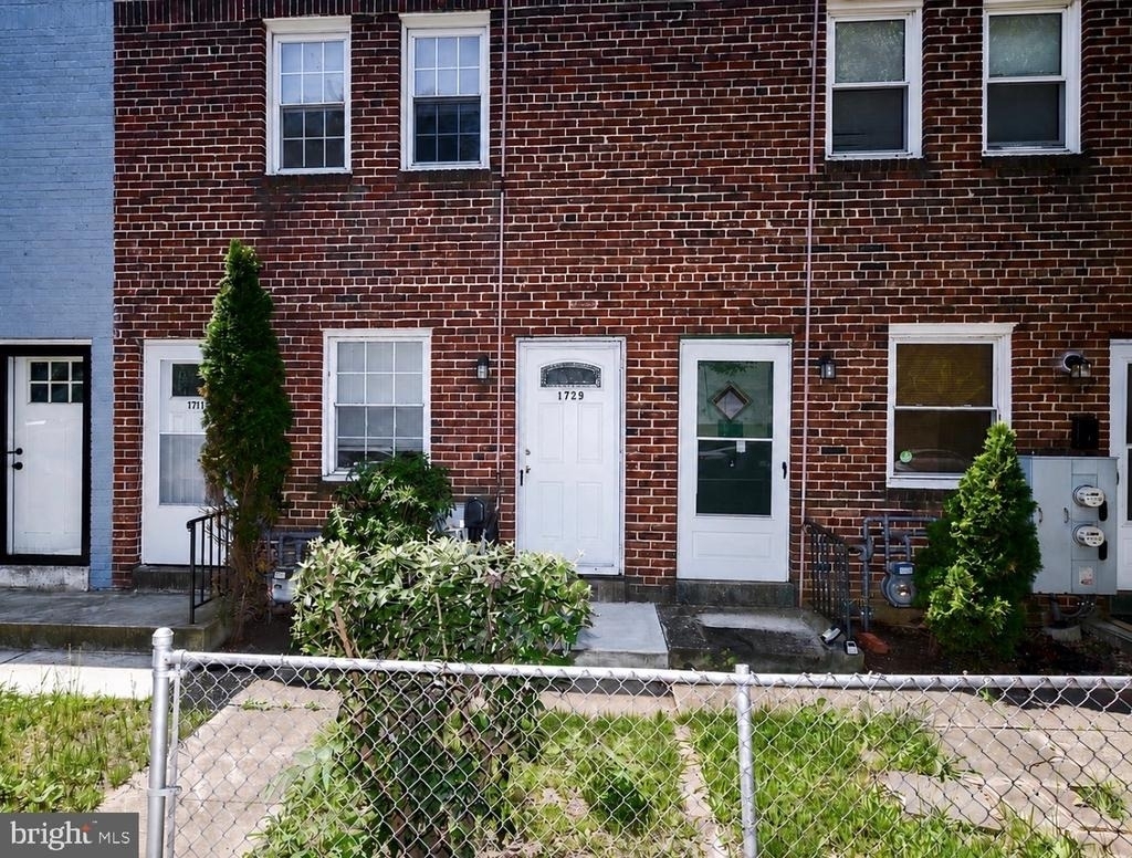 1729 Gales Place Ne - Photo 0