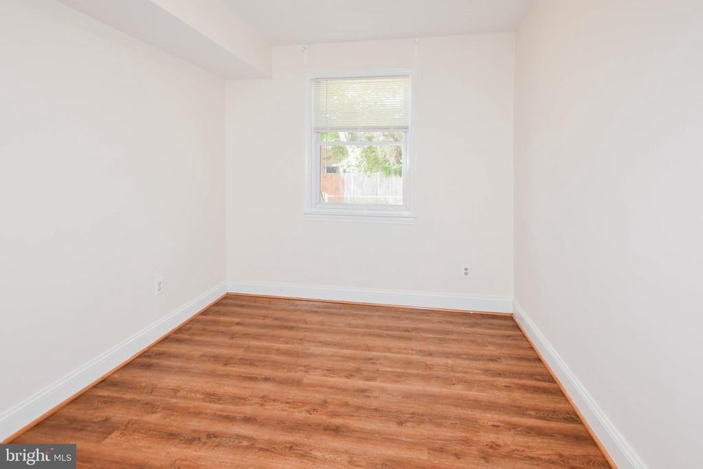1729 Gales Place Ne - Photo 12