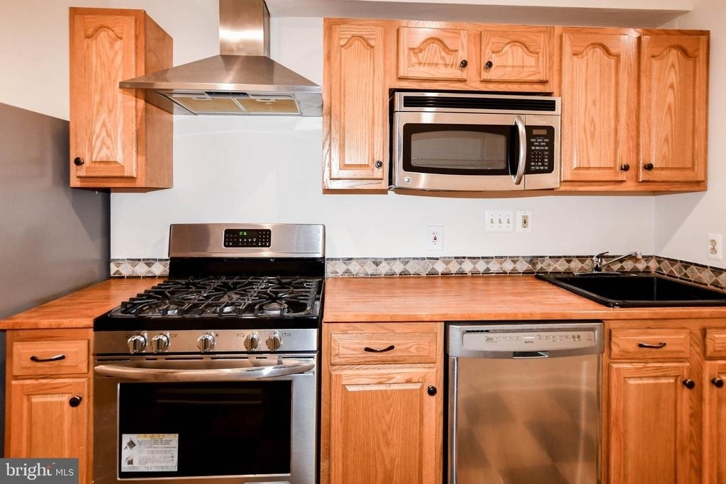 1729 Gales Place Ne - Photo 9