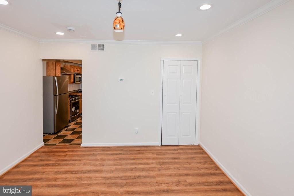 1729 Gales Place Ne - Photo 2