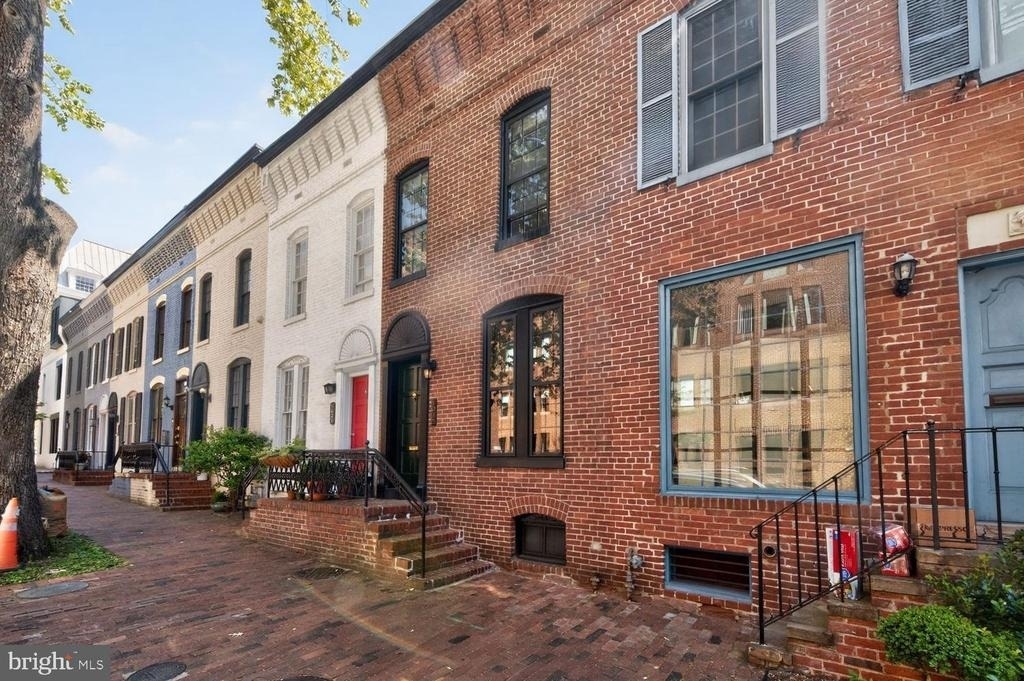 1025 30th Street Nw - Photo 2