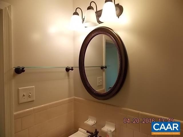 2405 Barracks Ct - Photo 4
