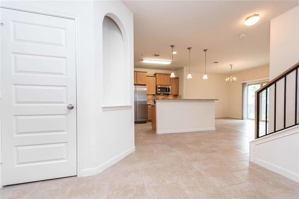 1620 Bryant Dr - Photo 2