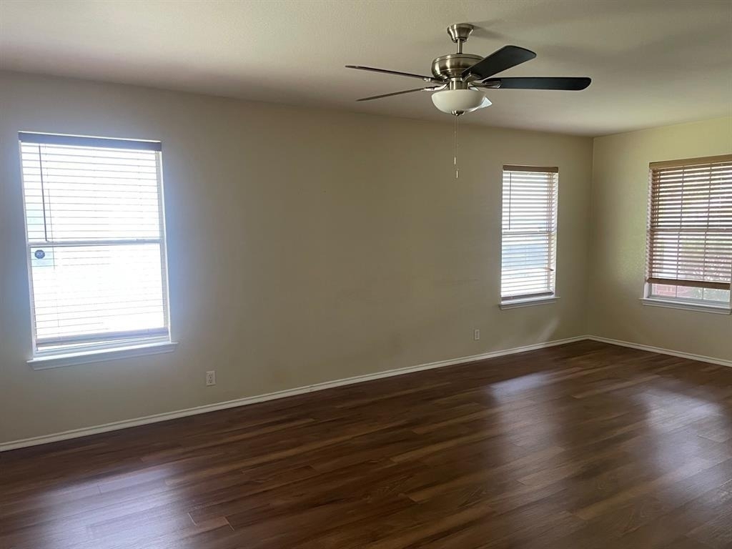 223 Nicole Way - Photo 3