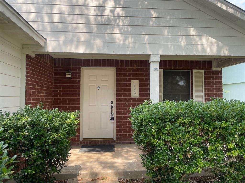 223 Nicole Way - Photo 1