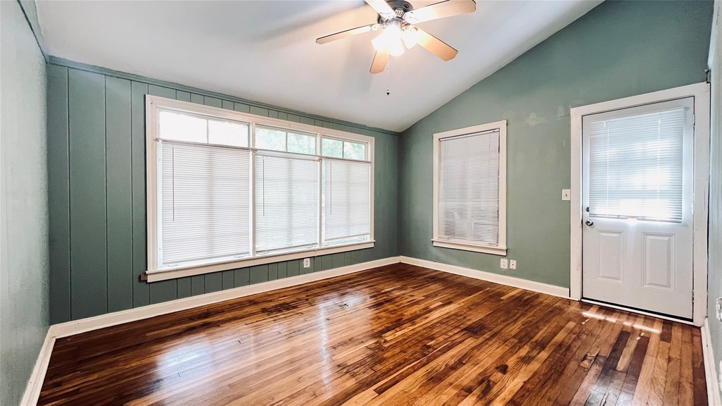 703 Upson St - Photo 4