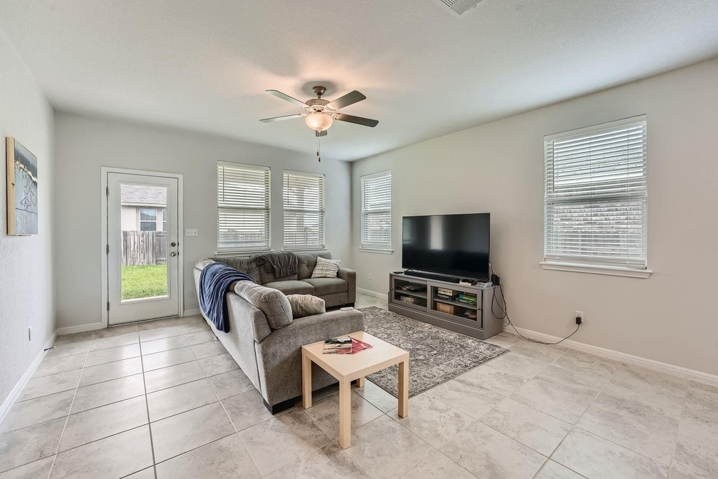 104 Red Cedar Ct - Photo 2