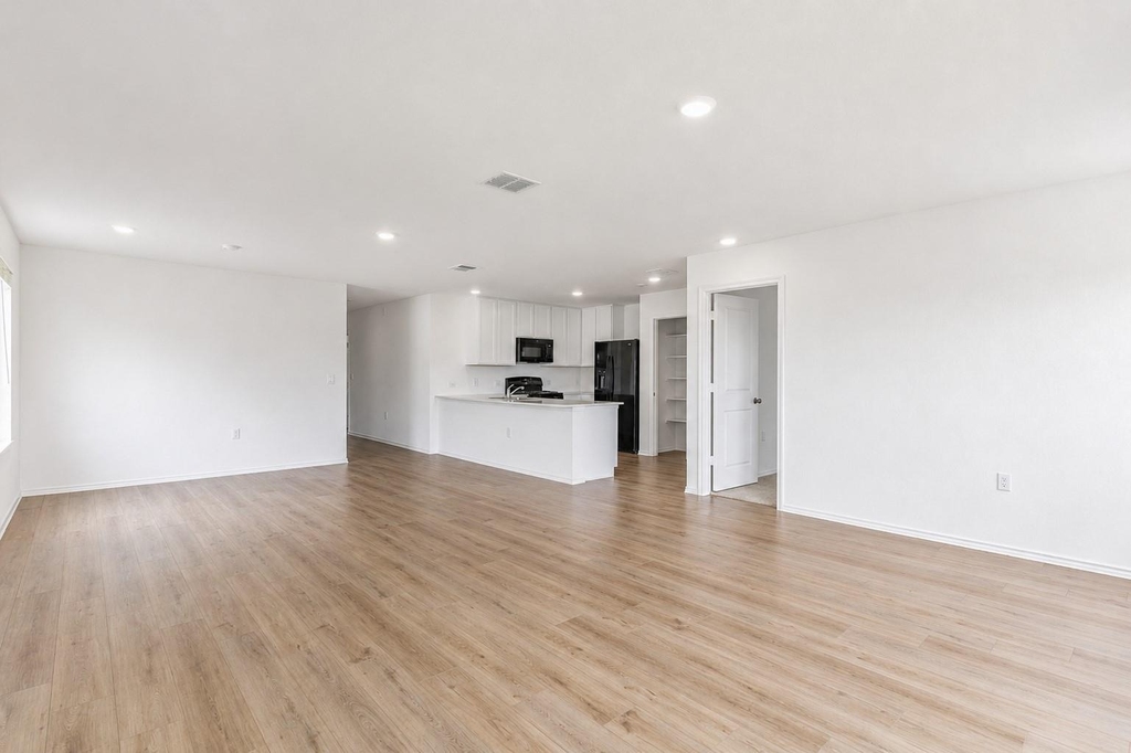 2612 Schwartz Ln - Photo 3
