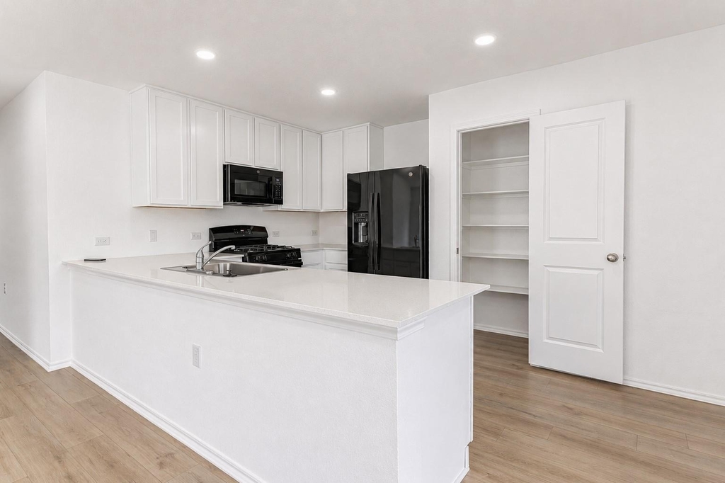2612 Schwartz Ln - Photo 4